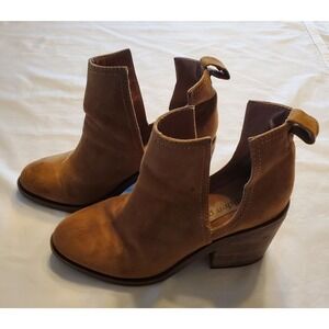 Madden Girl Suede Booties Sharron Style Womens Size 8 M